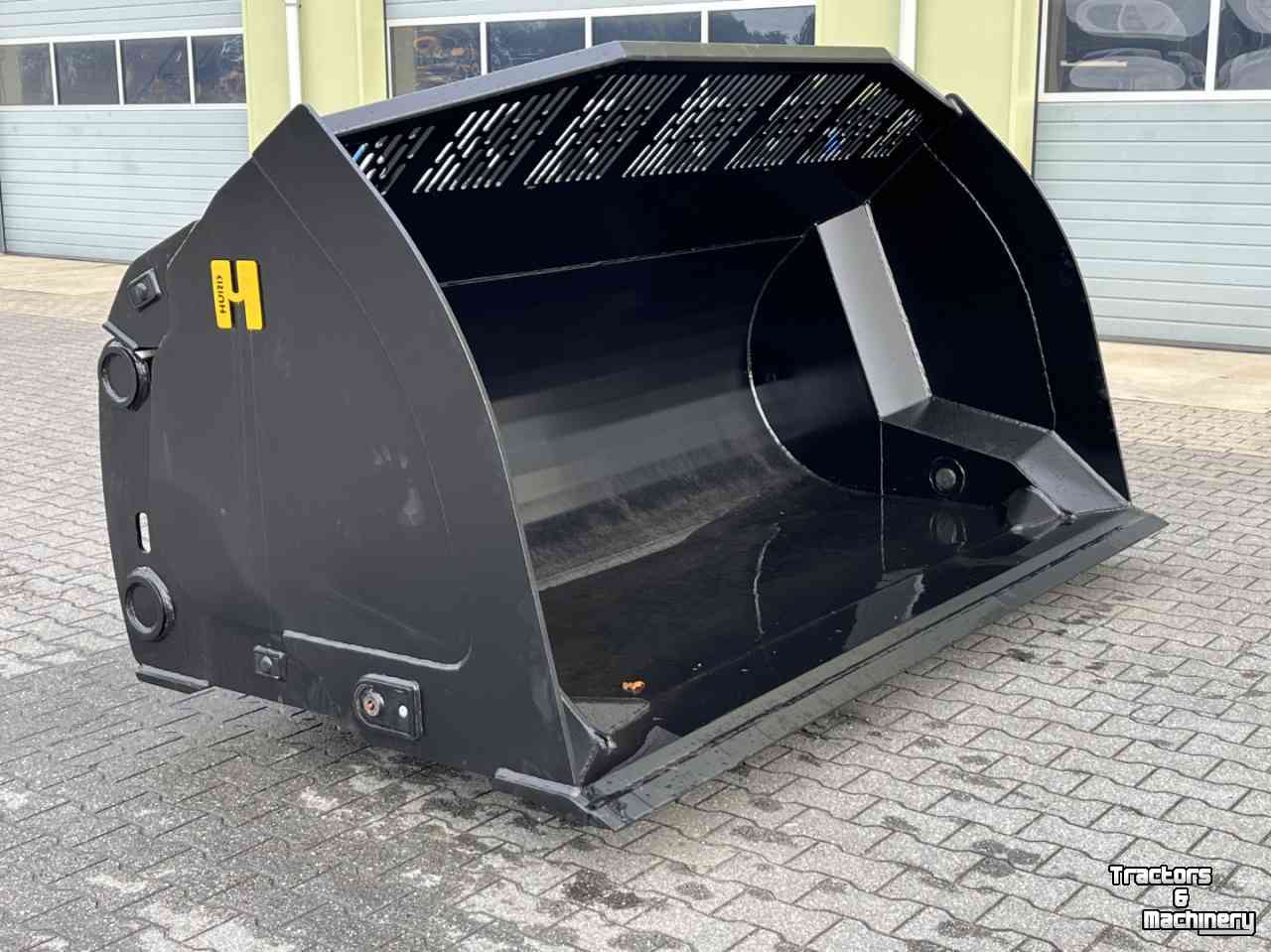 High tip buckets  Hoogkiepbak shovel 4000 ltr