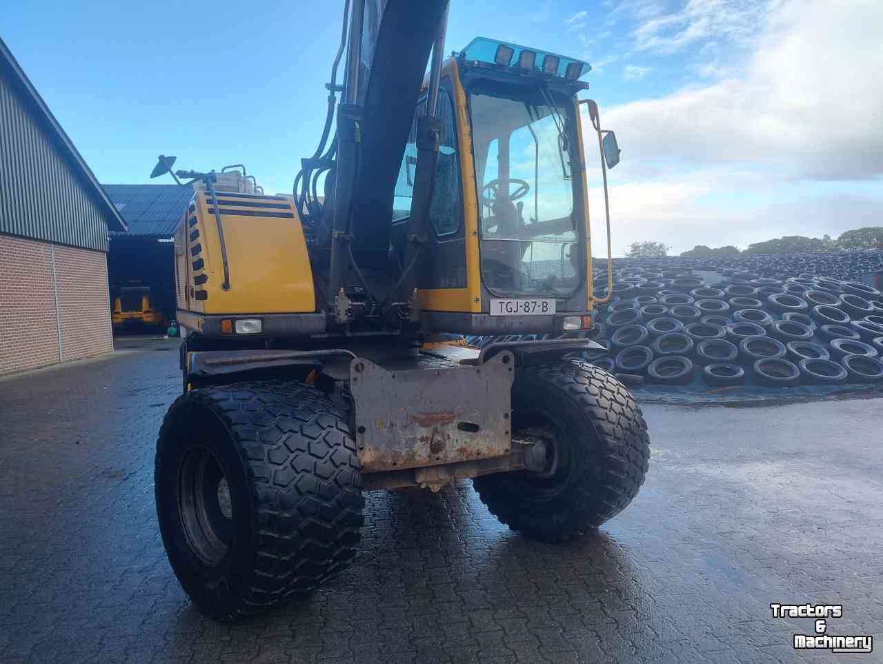 Excavator Volvo EW140B