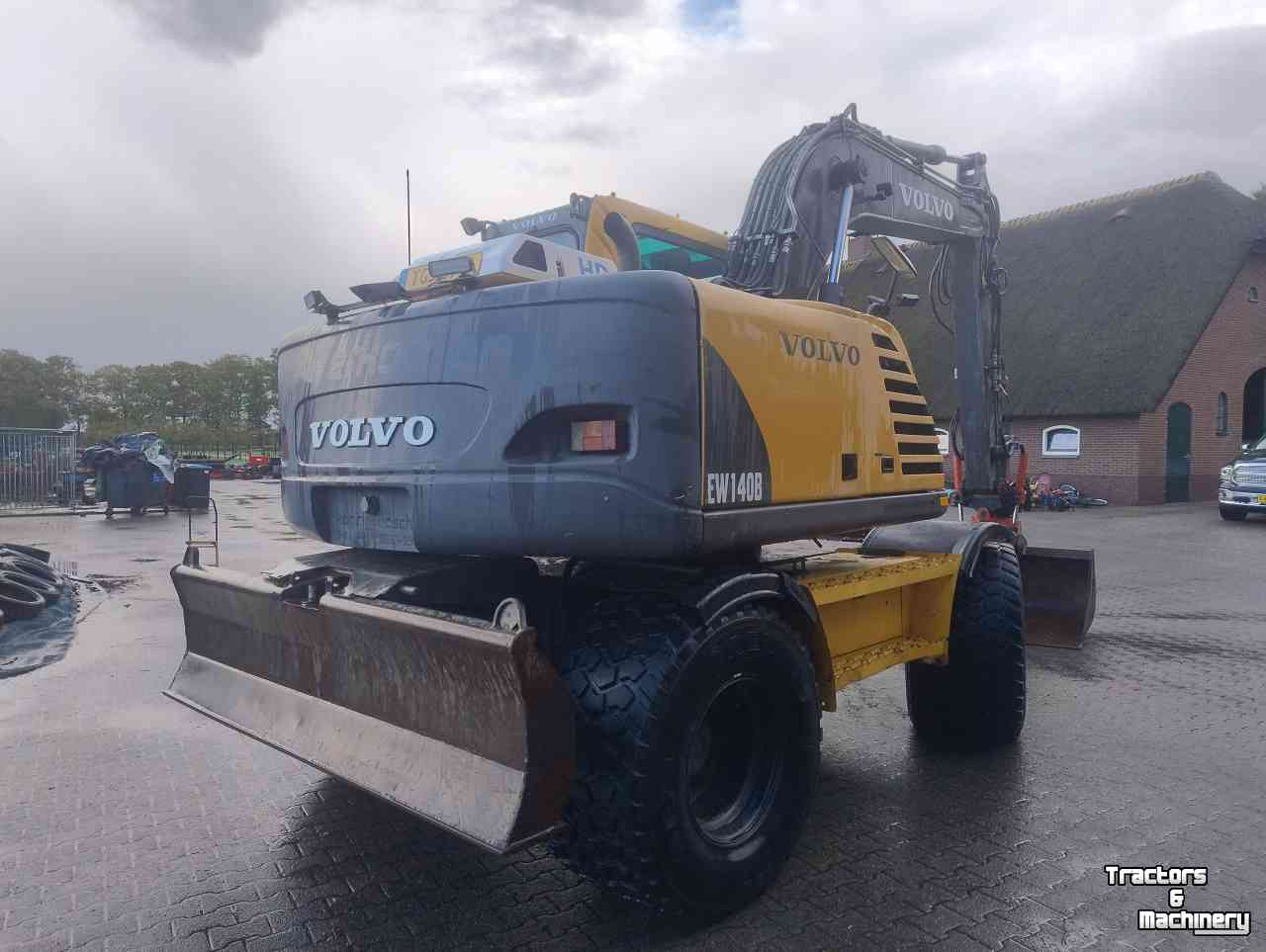 Excavator Volvo EW140B