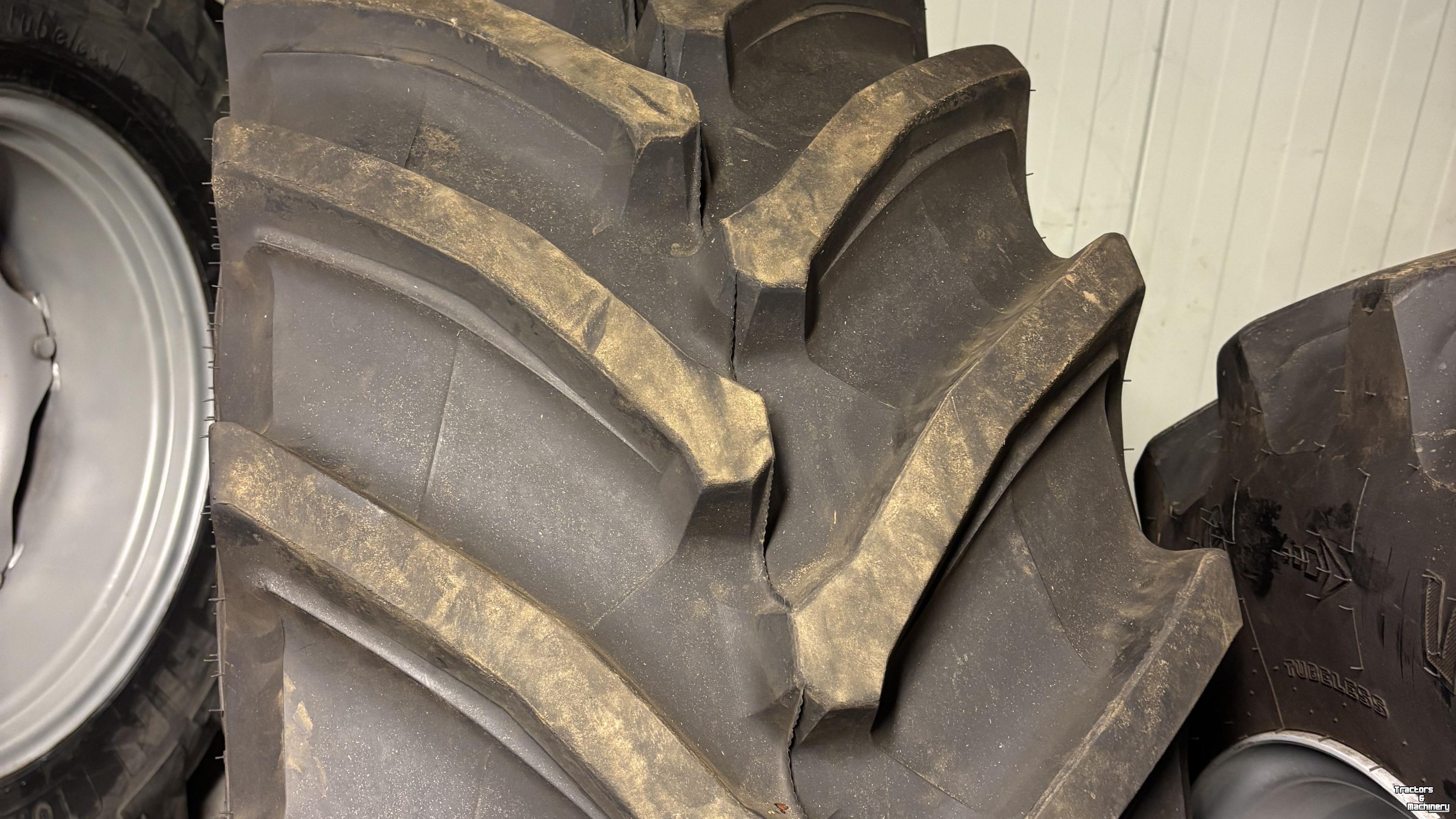 Wheels, Tyres, Rims & Dual spacers Trelleborg TRELLEBORG VF 520/60R28 cpl wielen