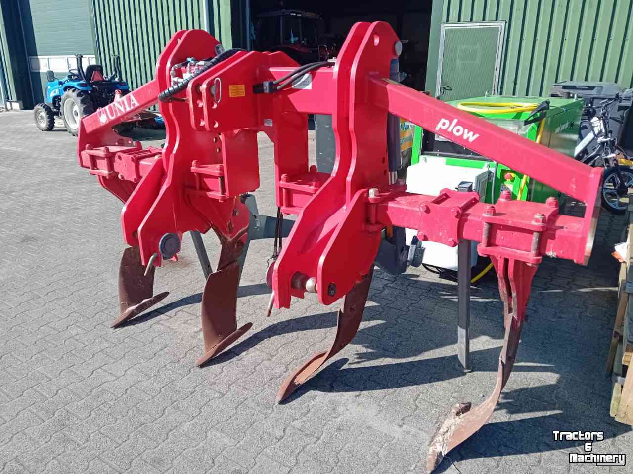 Deep subsoiler Unia Plow B4