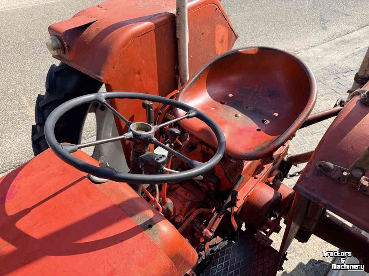 Tractor McCormick 434 Tractor