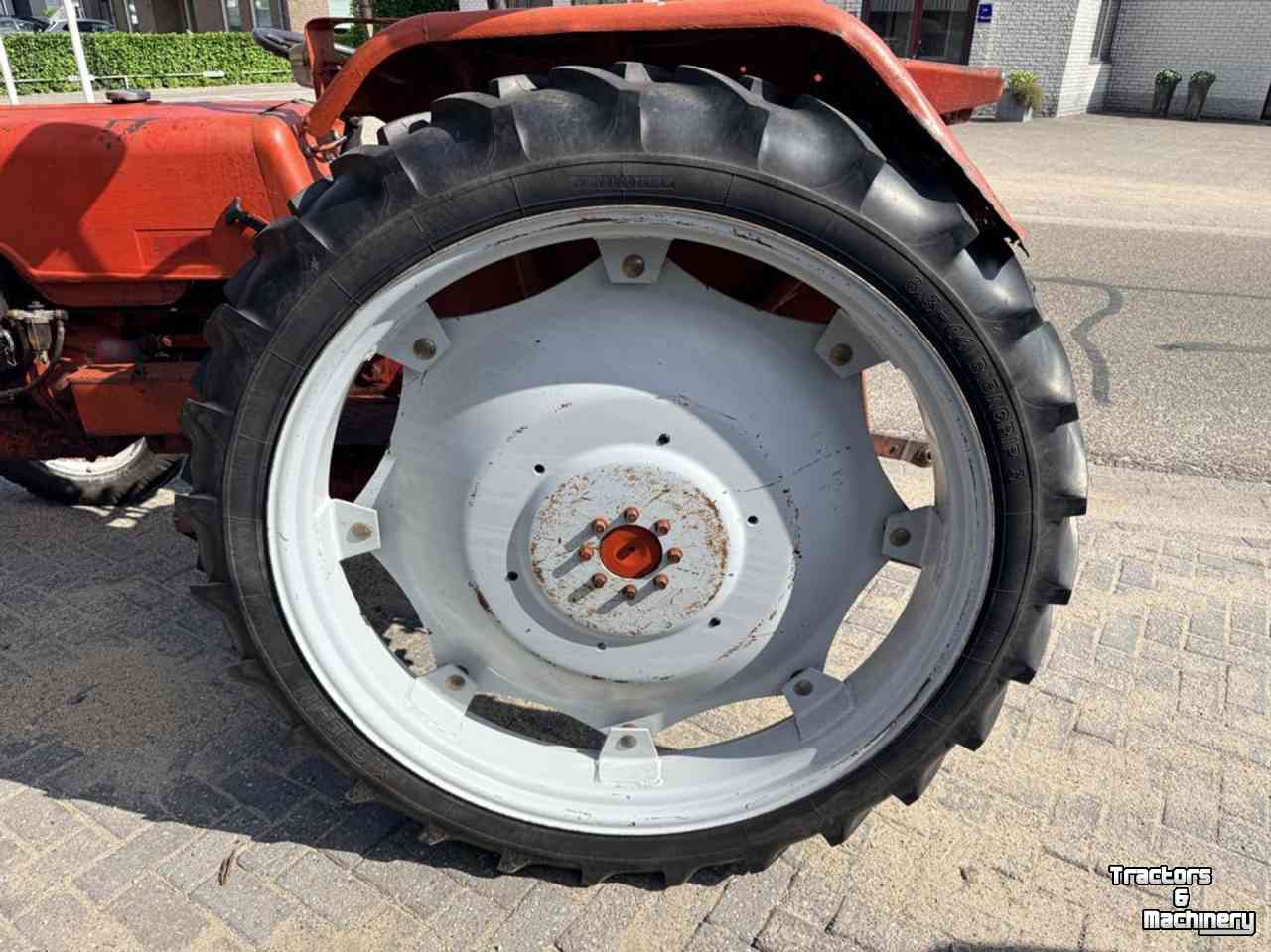 Tractor McCormick 434 Tractor