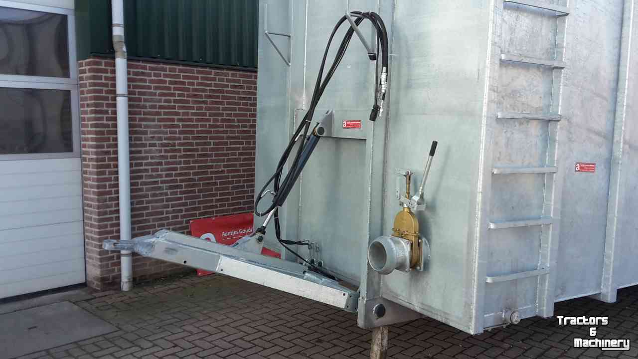 Manure container  Gegalvaniseerde mestcontainer / mesttransportcontainer
