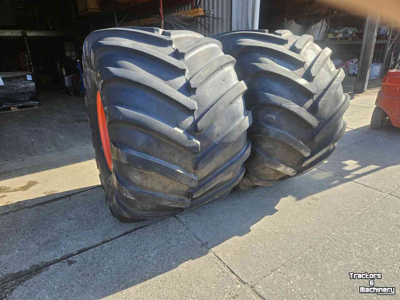 Wheels, Tyres, Rims & Dual spacers Michelin 1000/50R25. 40 mm