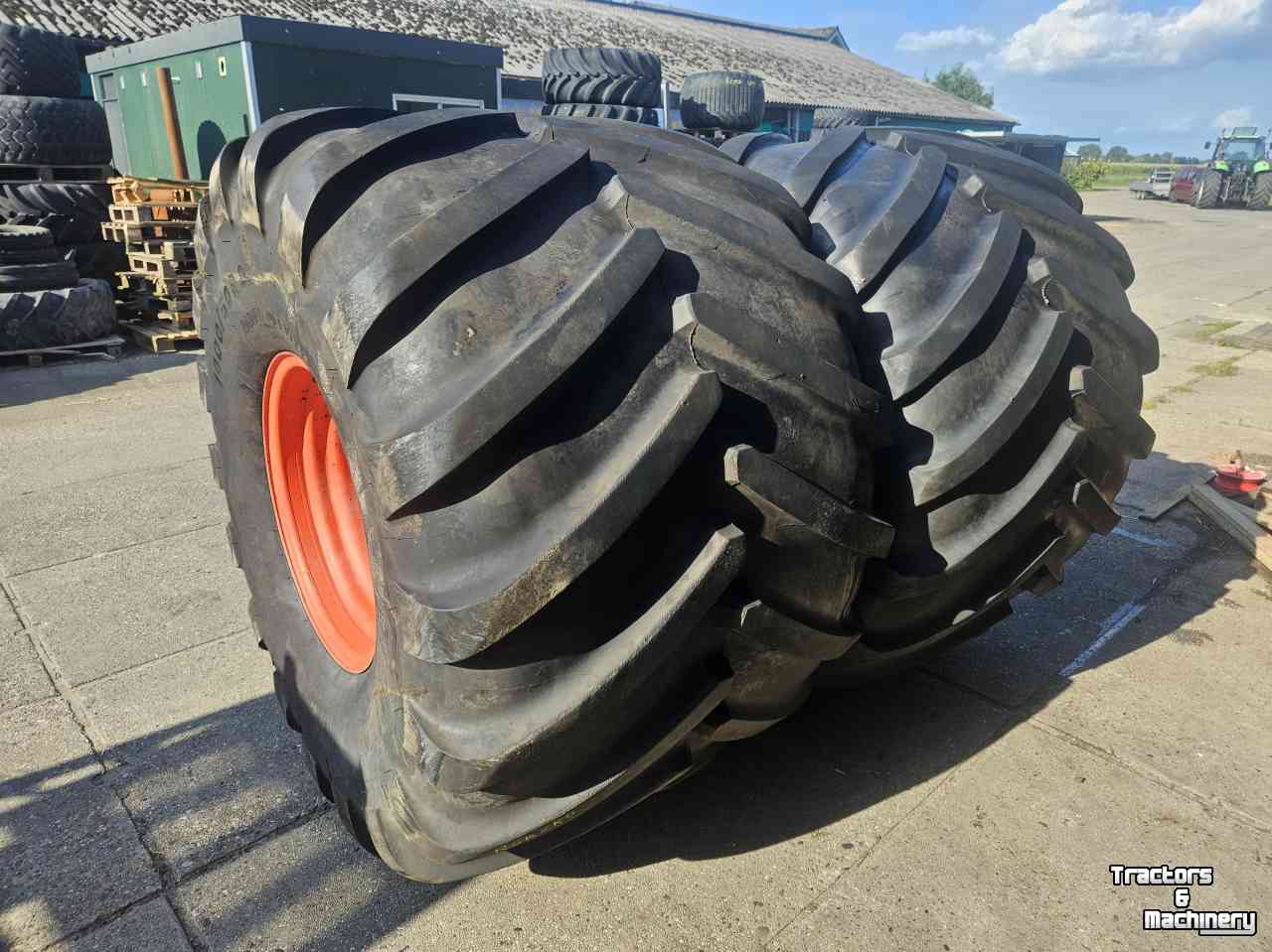 Wheels, Tyres, Rims & Dual spacers Michelin 1000/50R25. 40 mm