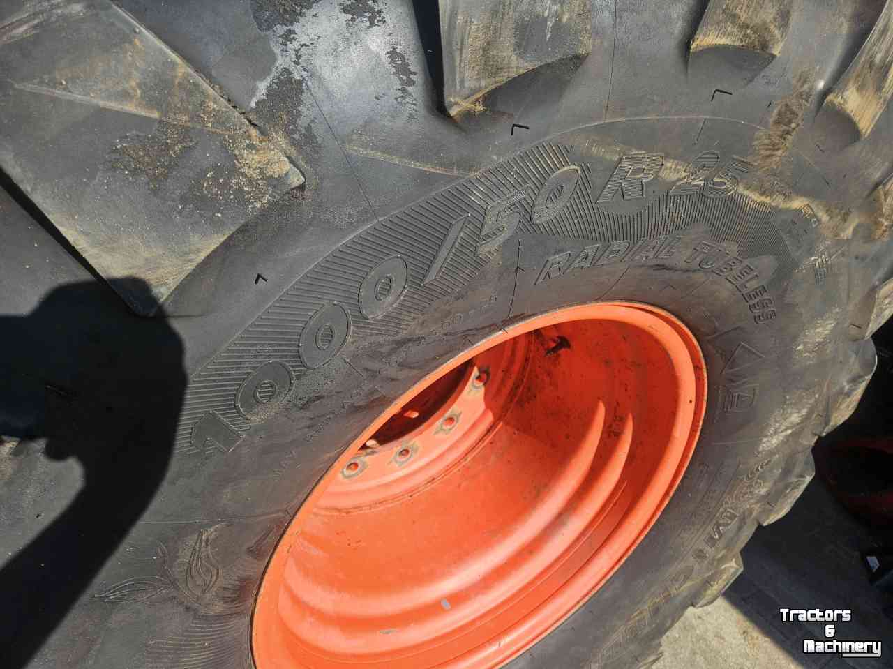 Wheels, Tyres, Rims & Dual spacers Michelin 1000/50R25. 40 mm