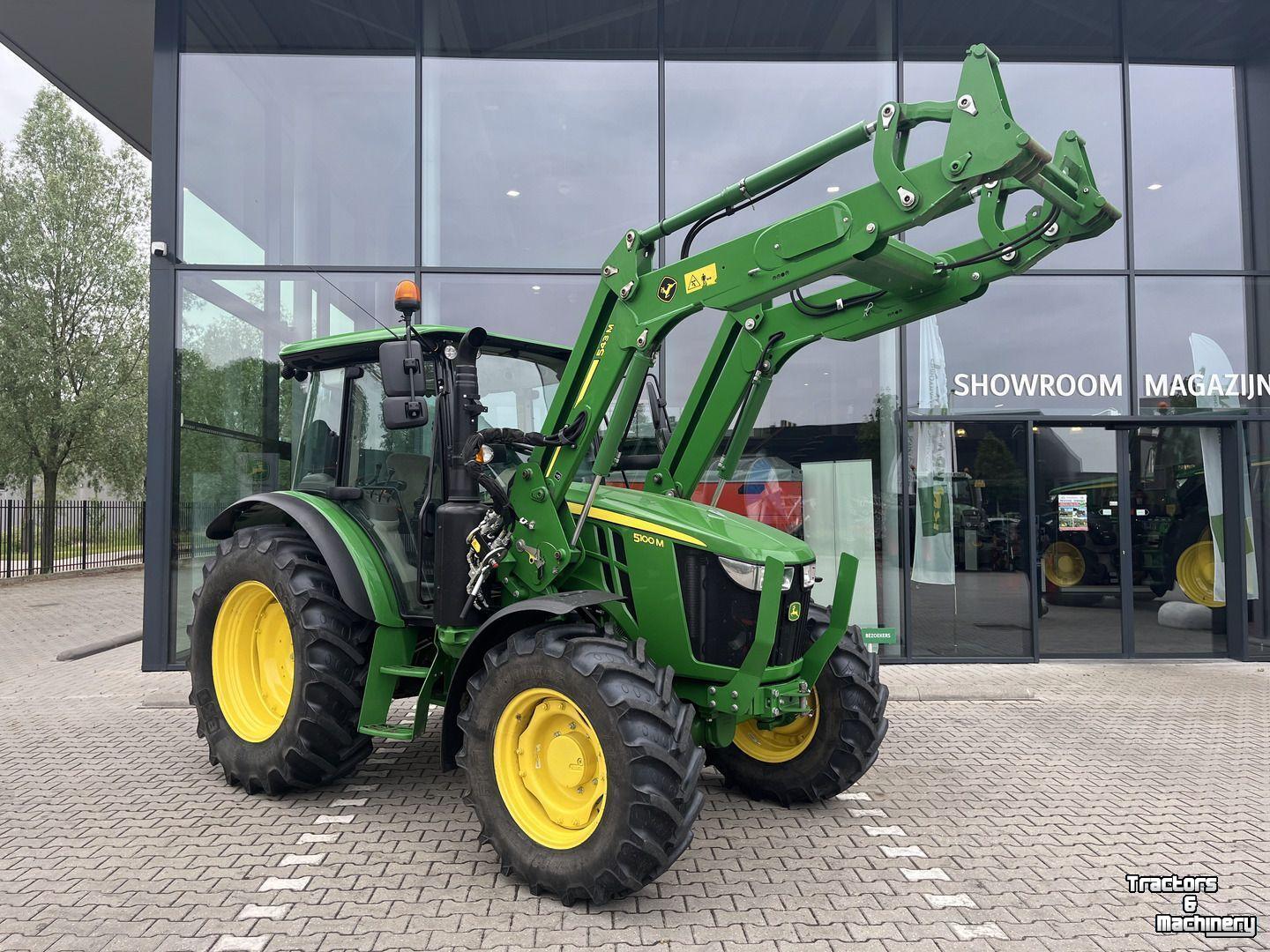 Tractor John Deere 5100M