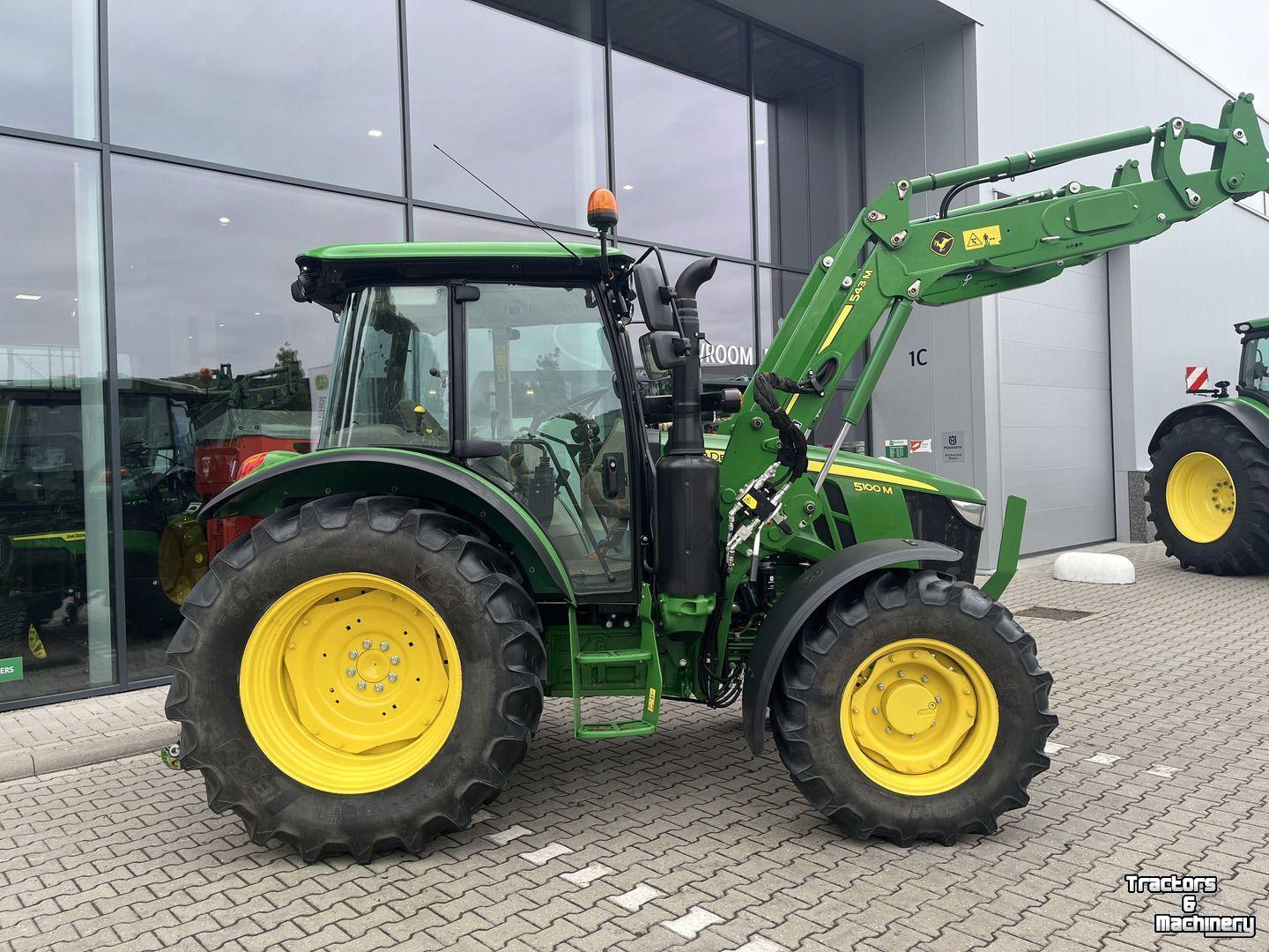 Tractor John Deere 5100M