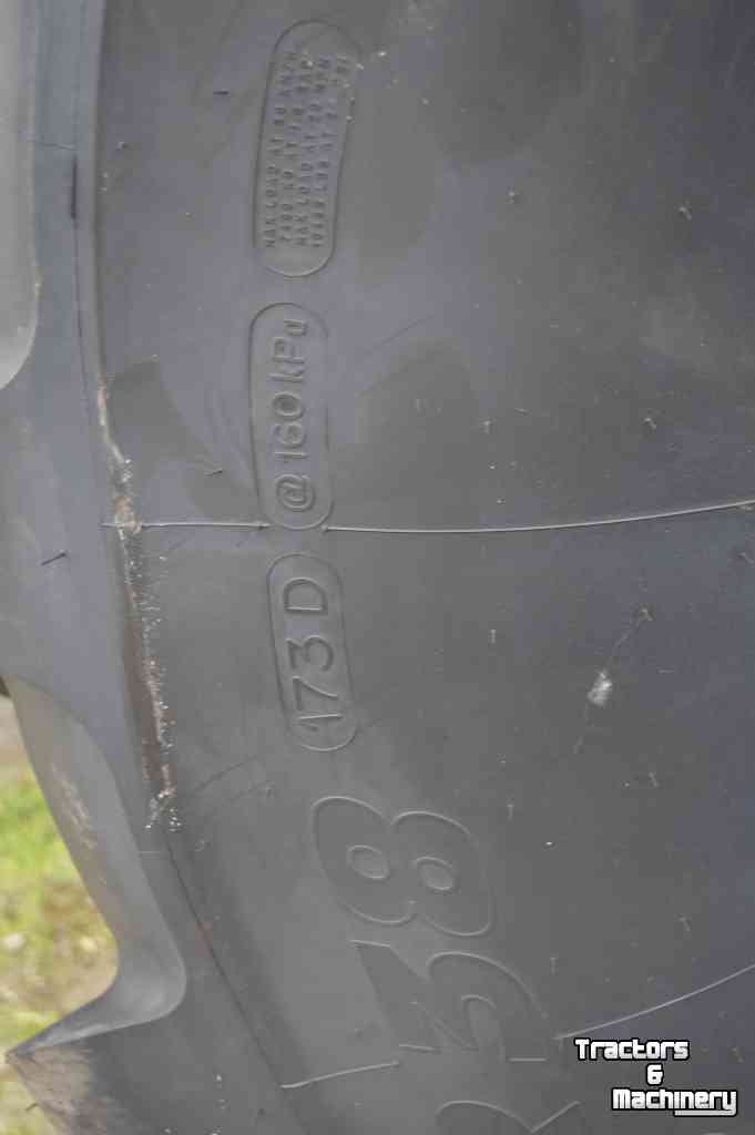 Wheels, Tyres, Rims & Dual spacers Michelin 800/70r38 demontage