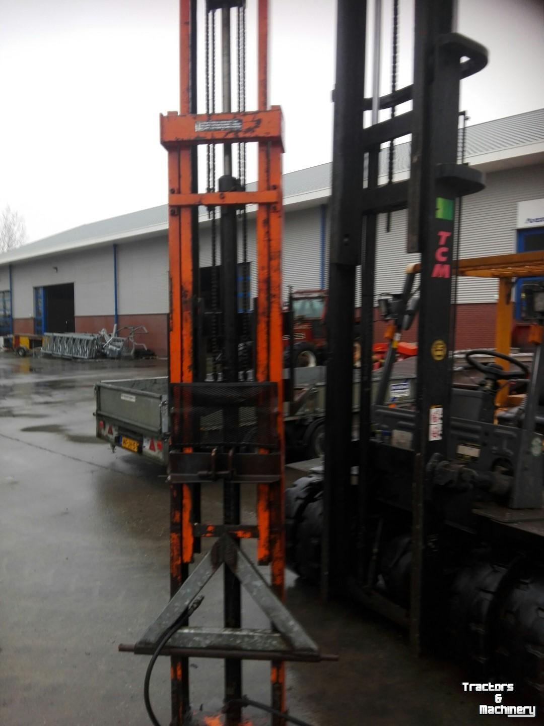 Fork lift & Fork lift truck  HEFMAST IN DRIEPUNT