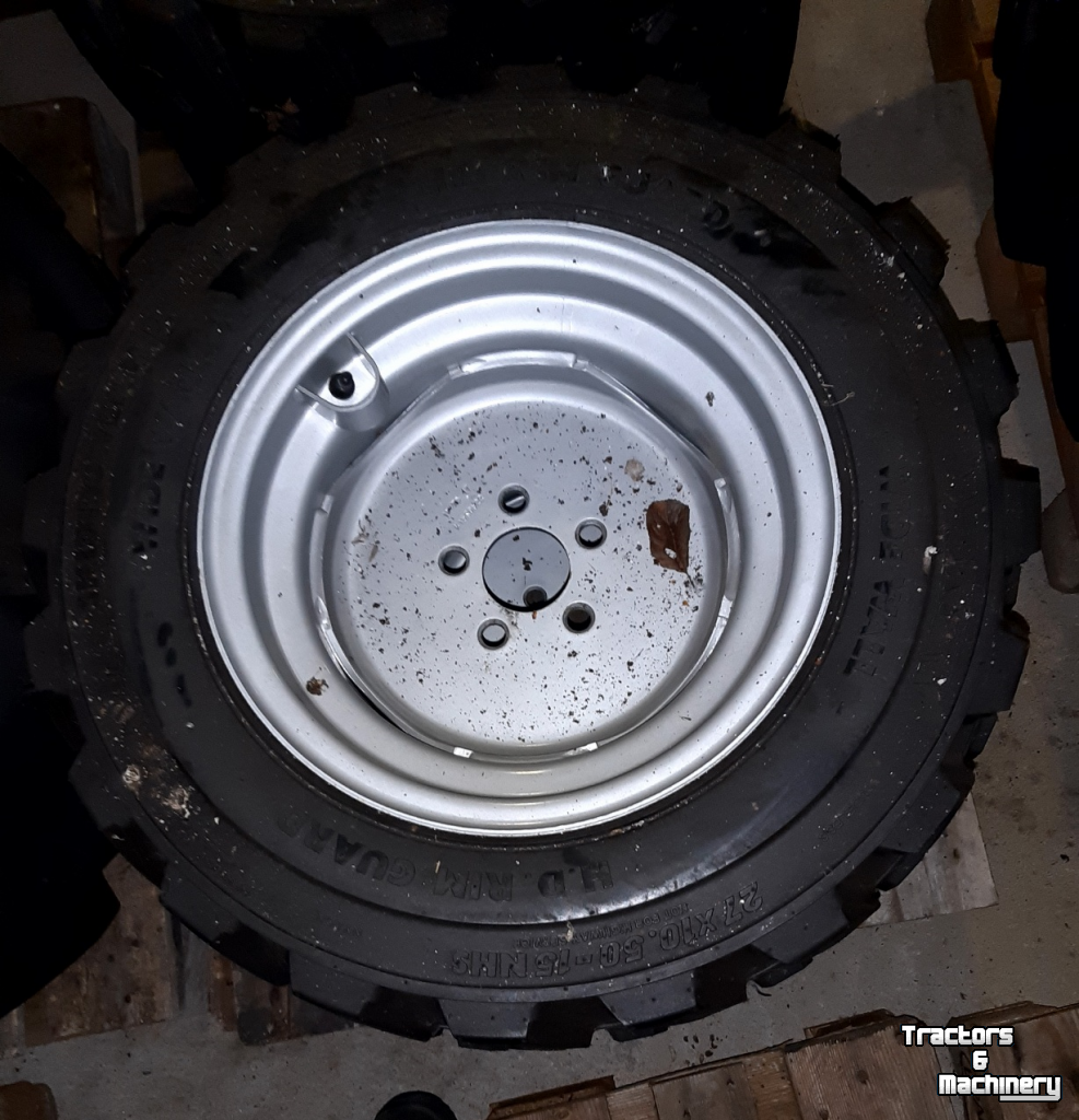 Wheels, Tyres, Rims & Dual spacers  27/1050x16