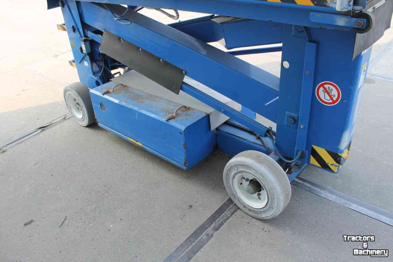 Articulated platforms Up Right SL-20 schaarhoogwerker elektrisch