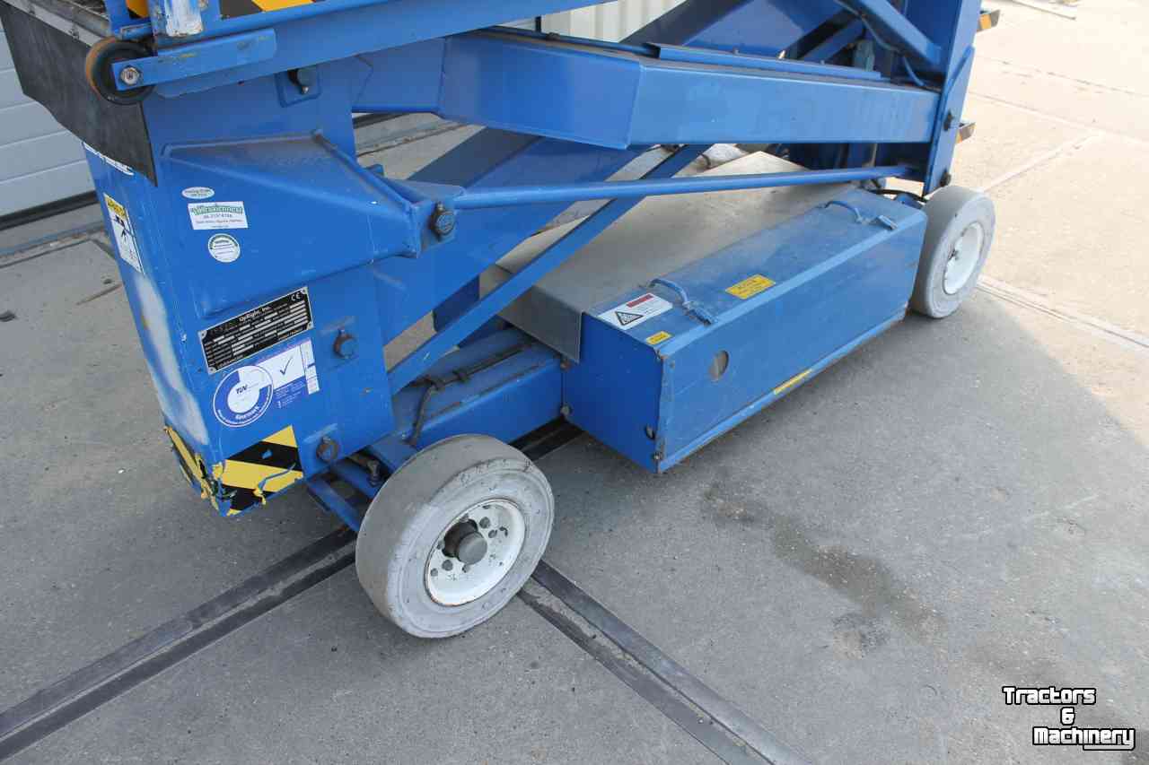 Articulated platforms Up Right SL-20 schaarhoogwerker elektrisch