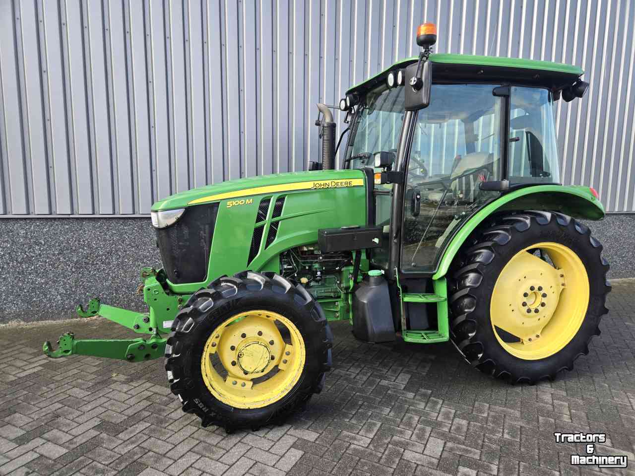 Tractor John Deere 5100M