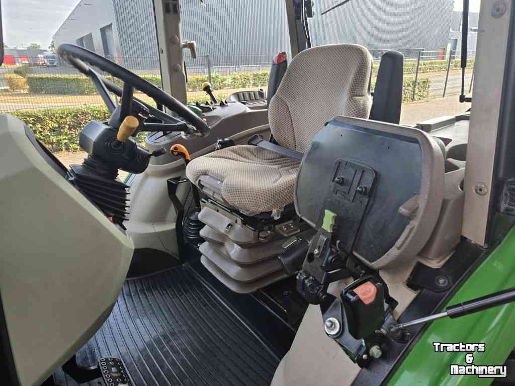 Tractor John Deere 5100M