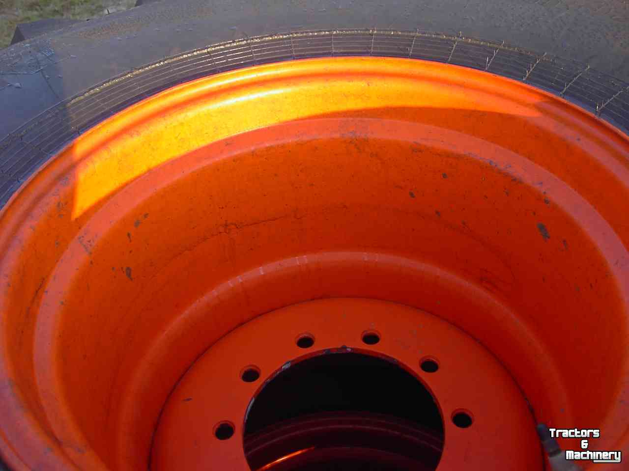 Wheels, Tyres, Rims & Dual spacers Nokian 28 L x 26
