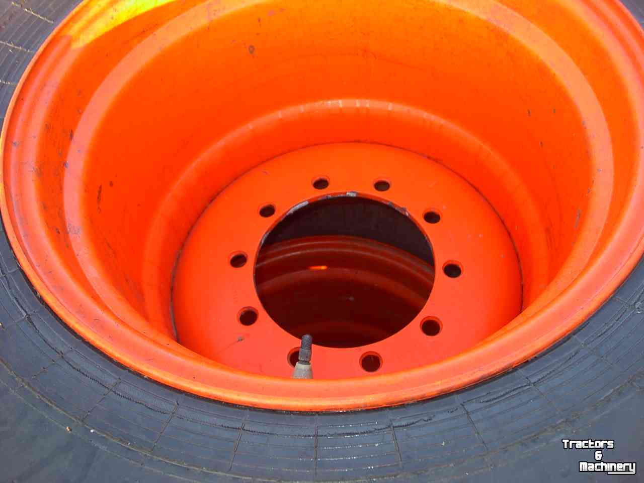 Wheels, Tyres, Rims & Dual spacers Nokian 28 L x 26
