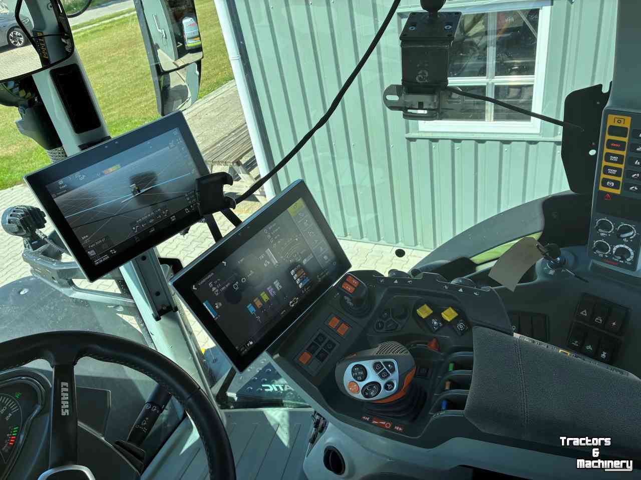 Tractor Claas Axion 830 C-Matic First Claas