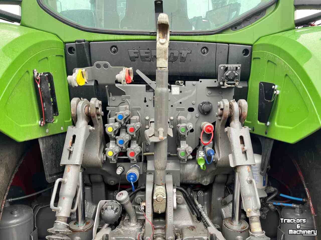 Tractors Fendt 718 Vario S4 ProfiPlus