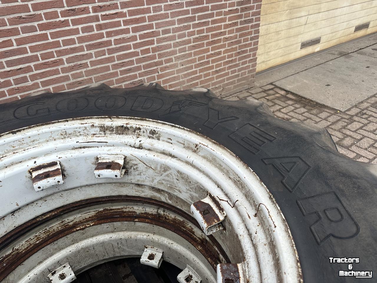 Wheels, Tyres, Rims & Dual spacers Good Year Good Year banden 18.4 R38
