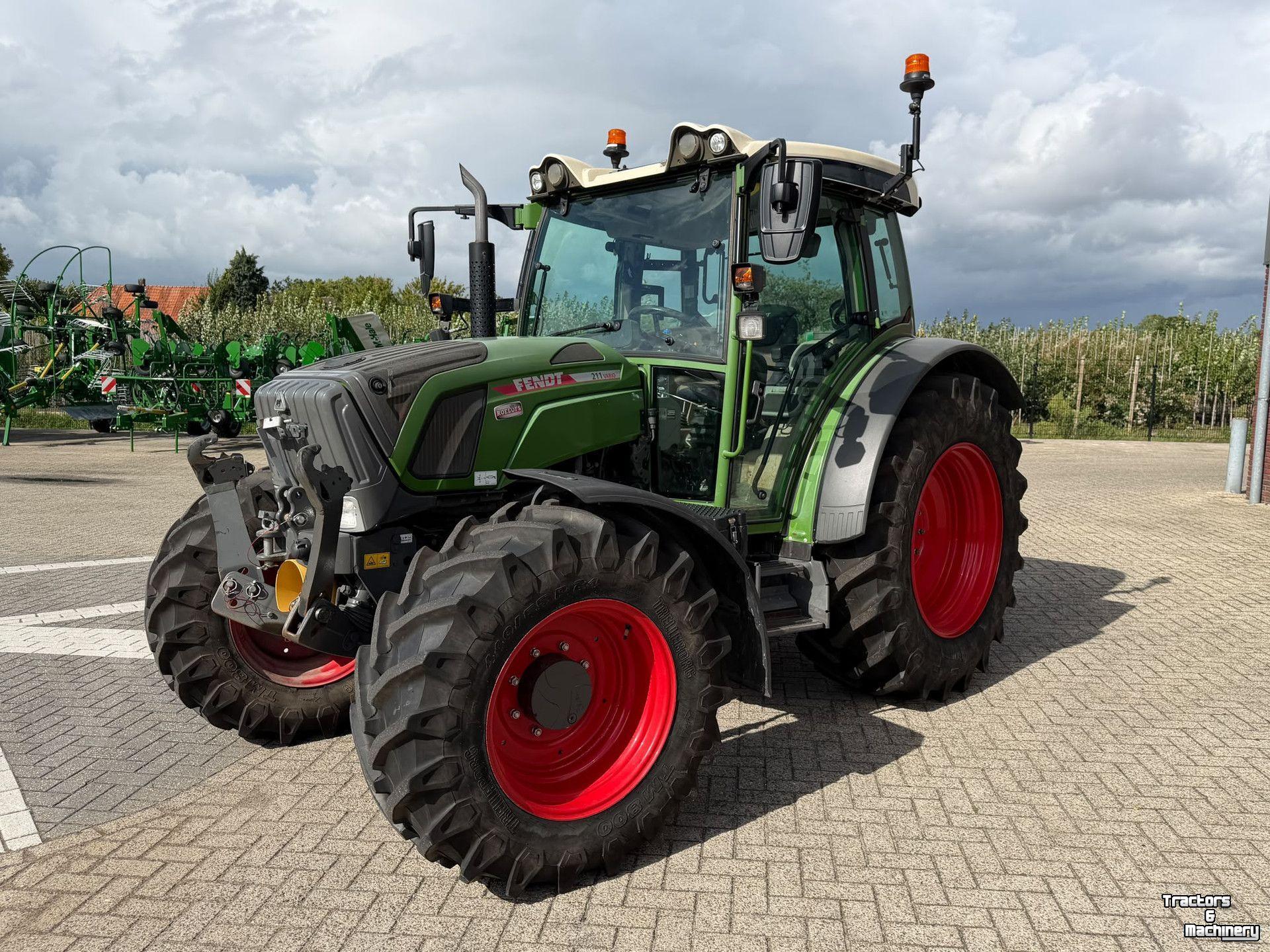 Tractor Fendt 211 VARIO FENDT