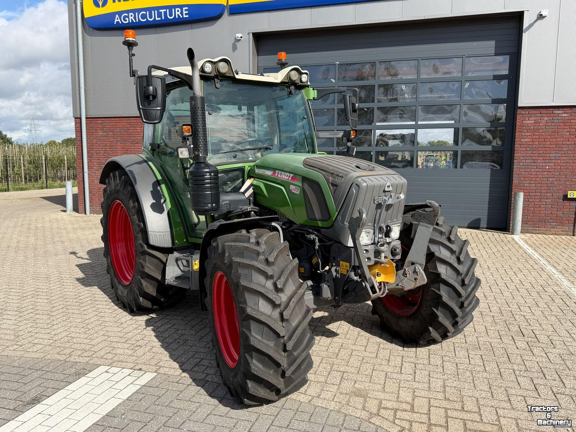 Tractor Fendt 211 VARIO FENDT