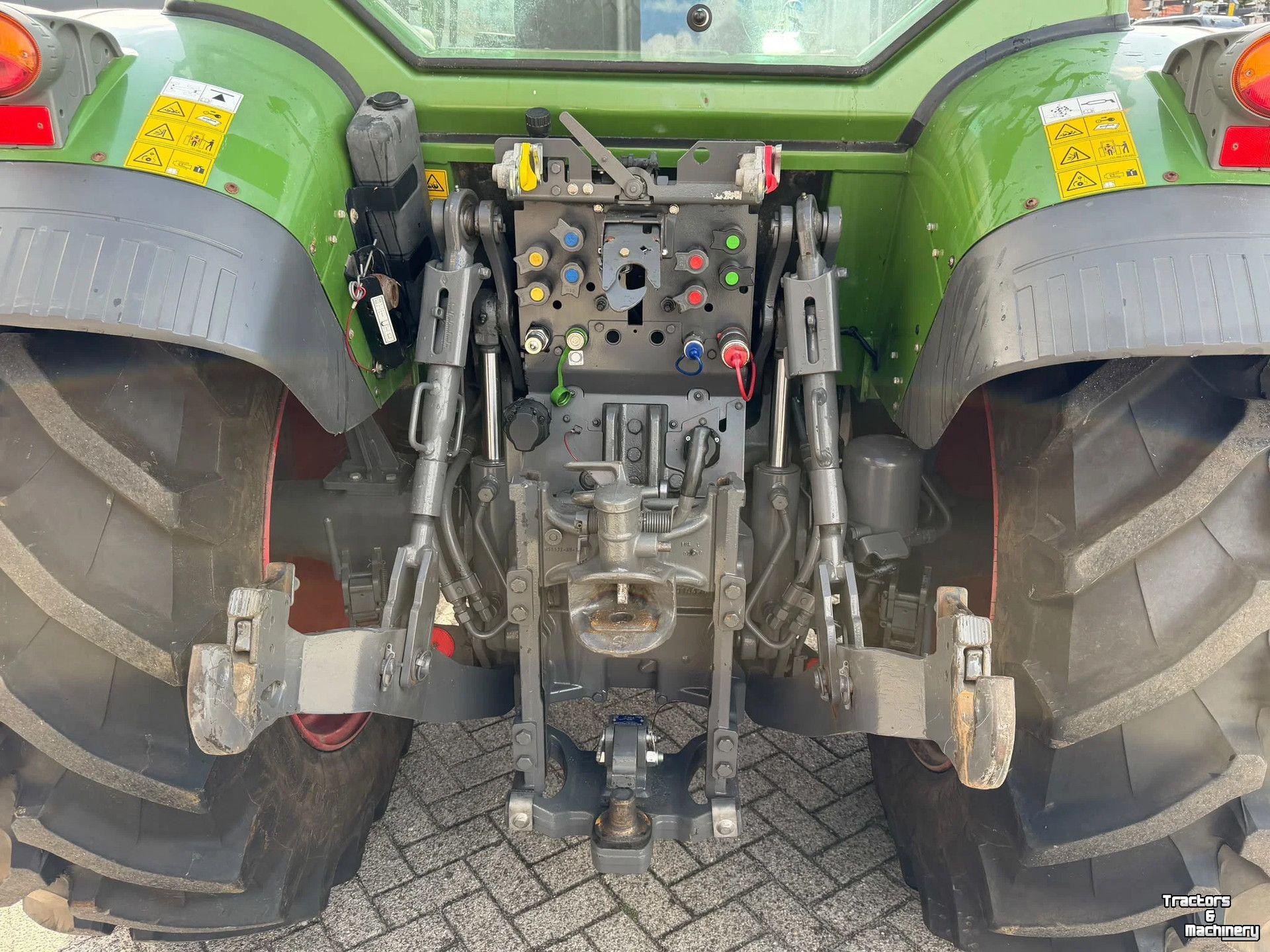 Tractor Fendt 211 VARIO FENDT