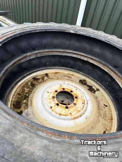 Wheels, Tyres, Rims & Dual spacers Alliance 4 stuks 340/85R48 waarvan 2 stuks compleet op dichte velg