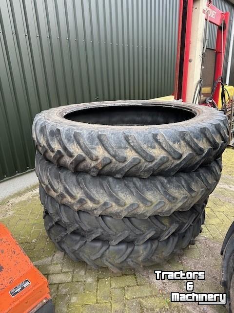 Wheels, Tyres, Rims & Dual spacers Alliance 2x Alliance 13.6R48 banden compleet op velg