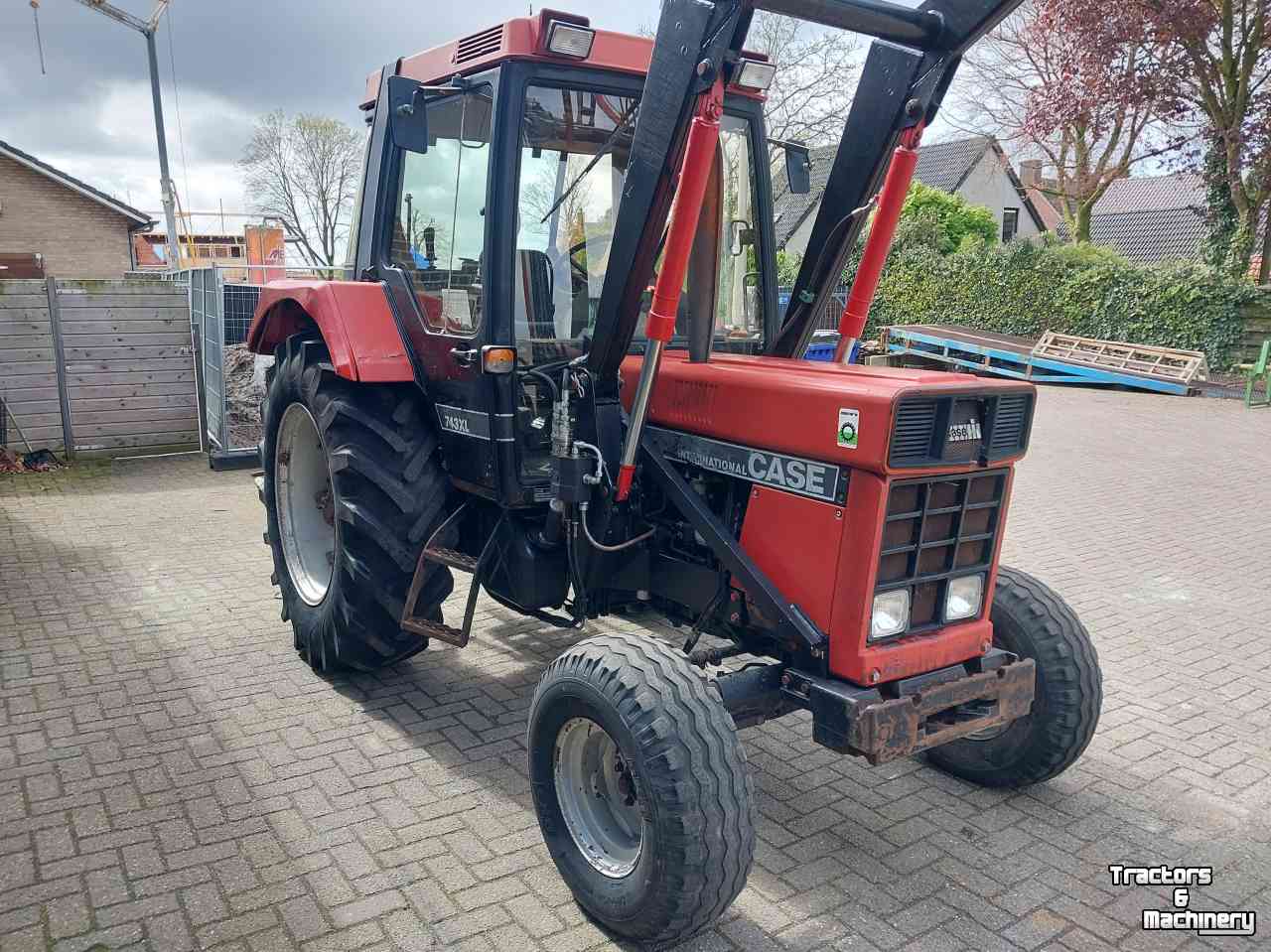 Tractors Case-IH 743XL met voorlader