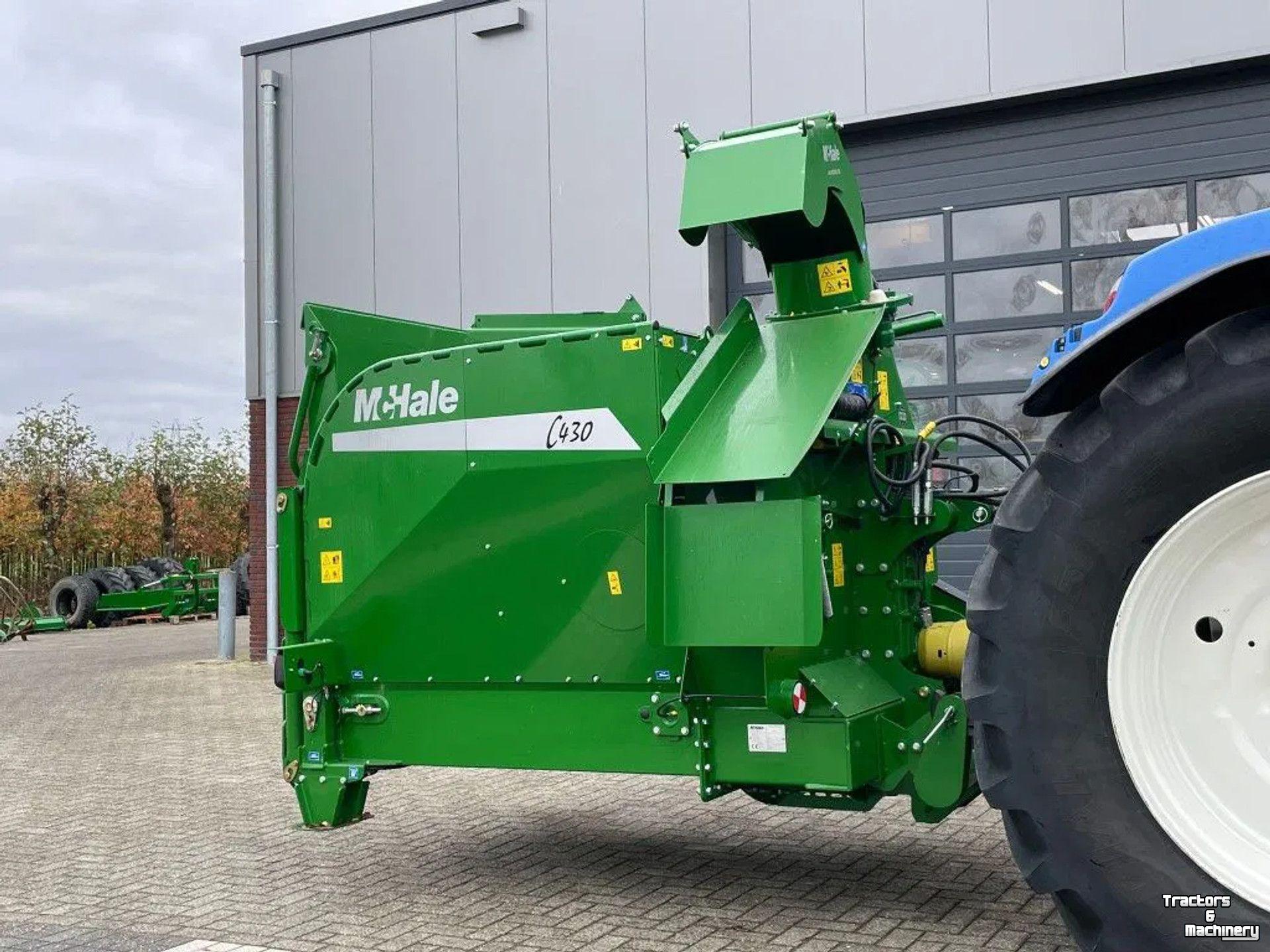 Straw spreader for boxes McHale C430
