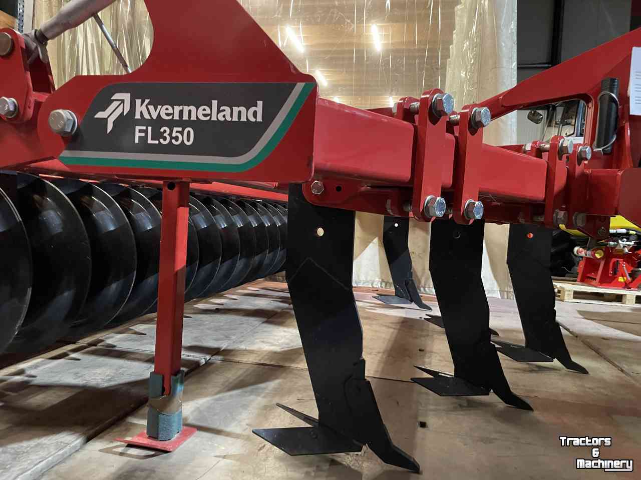 Deep subsoiler Kverneland FL 350  V Woeler met press wals