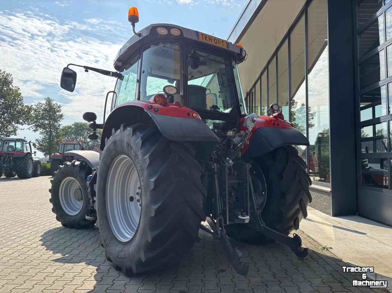 Tractor Massey Ferguson 5711 SL Dyna- 4 Efficiënt