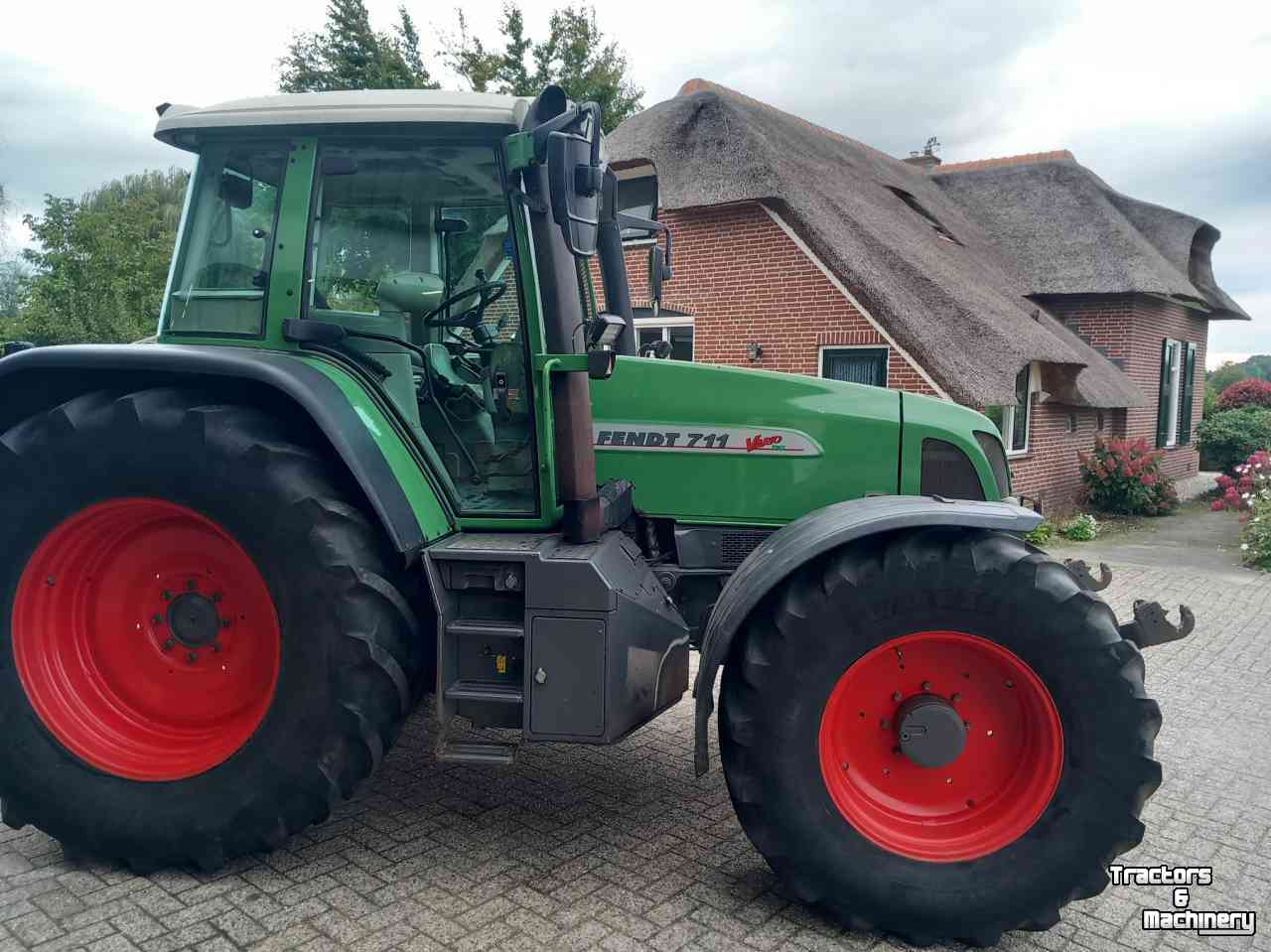 Tractor Fendt 711 Vario TMS