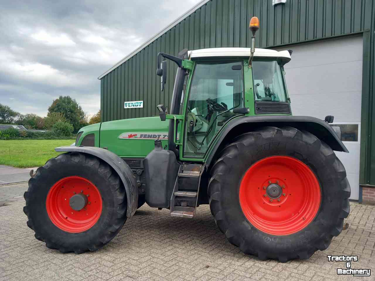 Tractor Fendt 711 Vario TMS