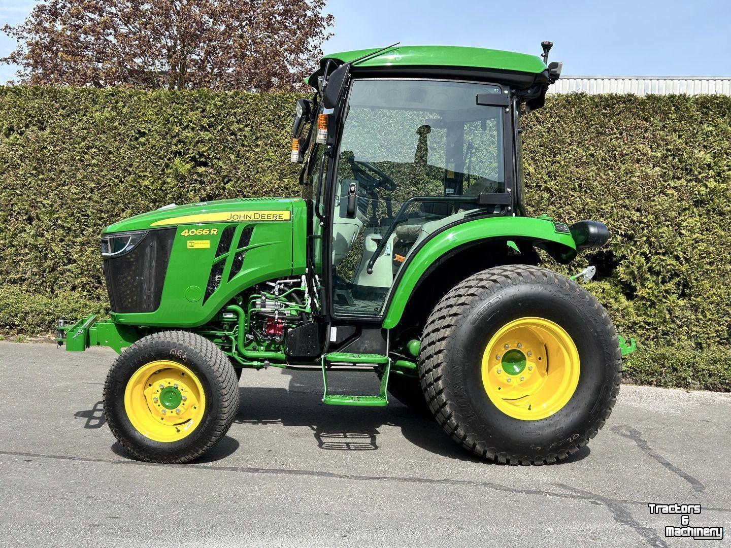 Small-track Tractor John Deere 4066R