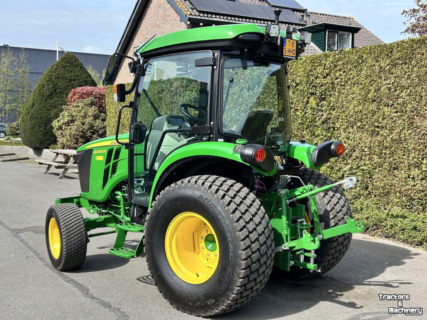 Small-track Tractor John Deere 4066R