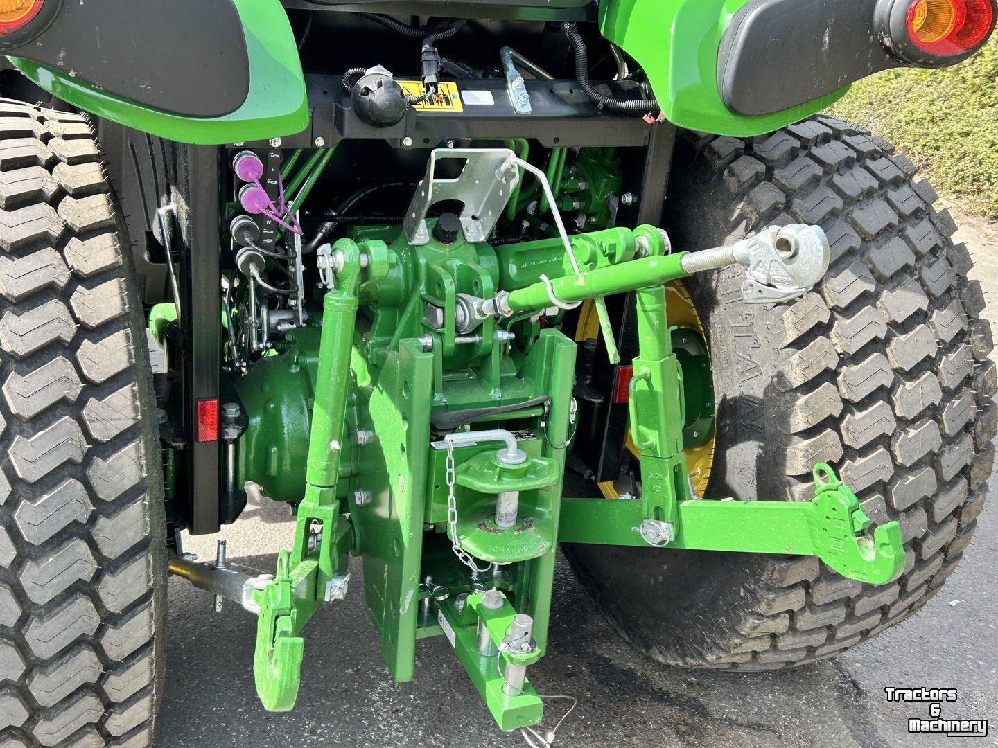 Small-track Tractor John Deere 4066R
