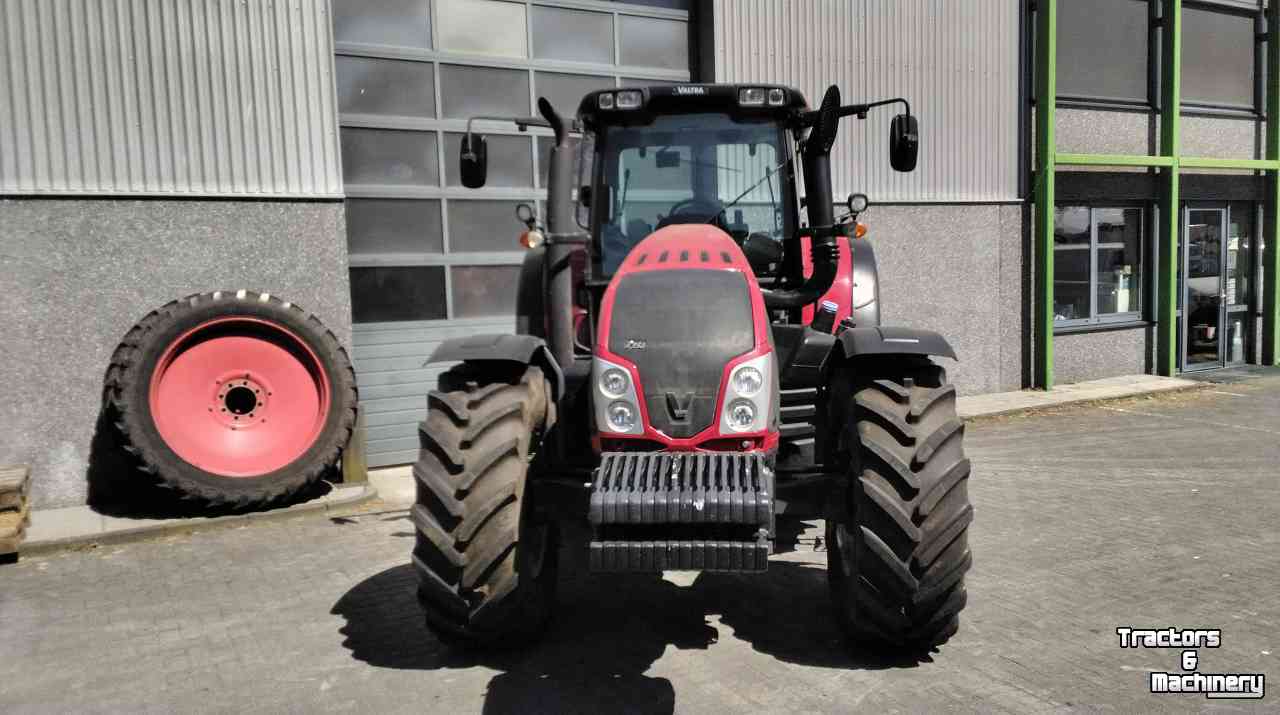 Tractors Valtra T153 Versu