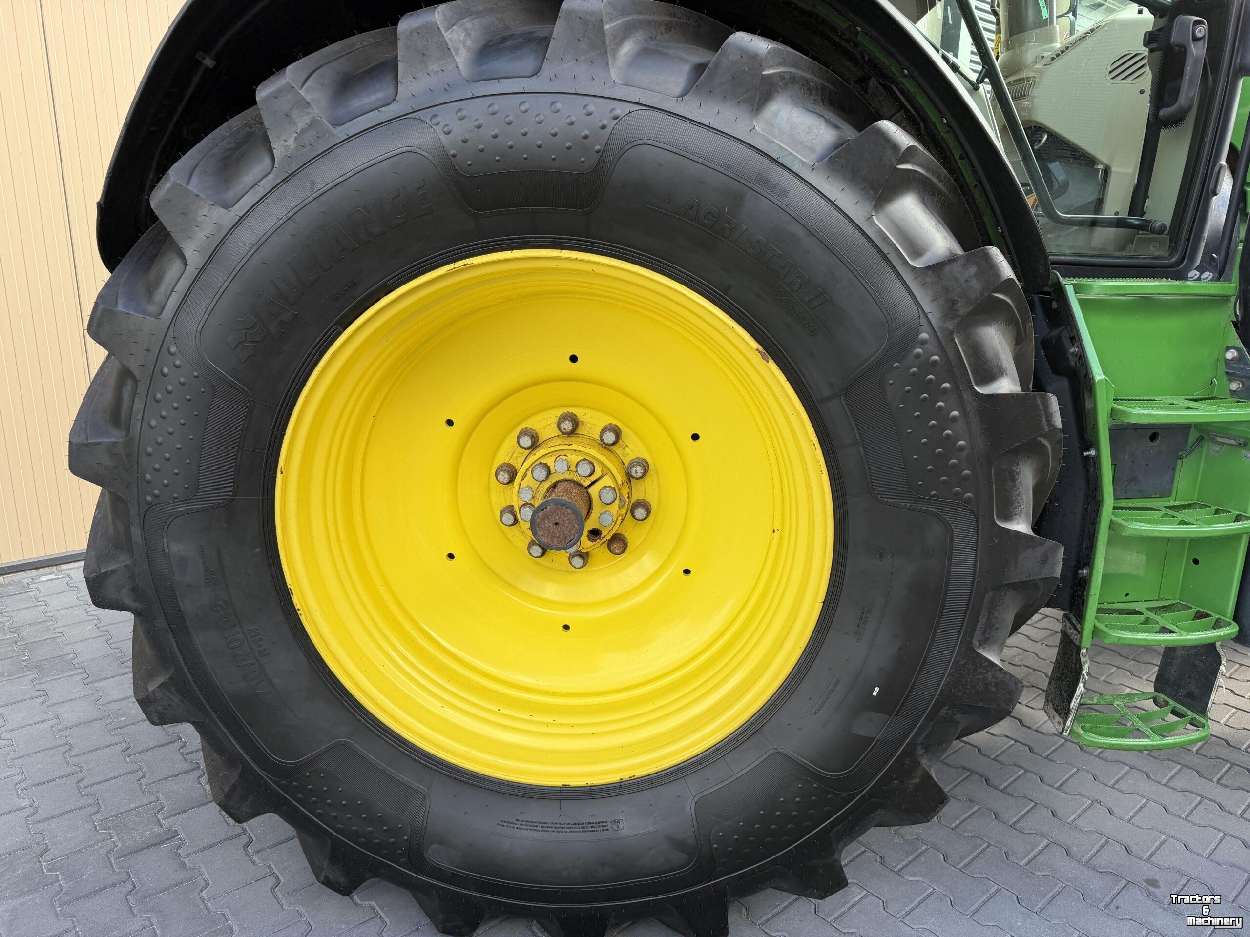 Tractor John Deere 6215R