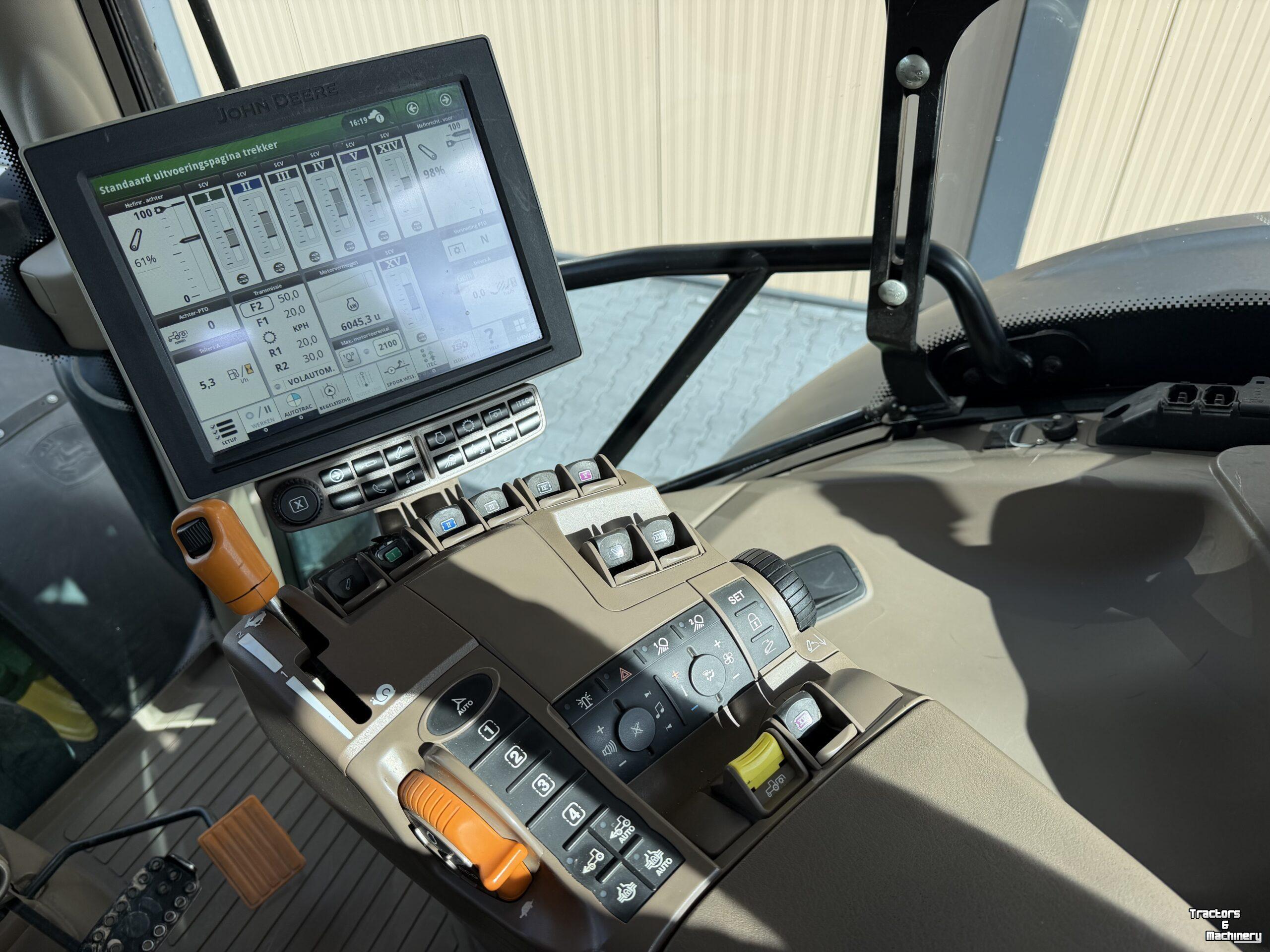 Tractor John Deere 6215R
