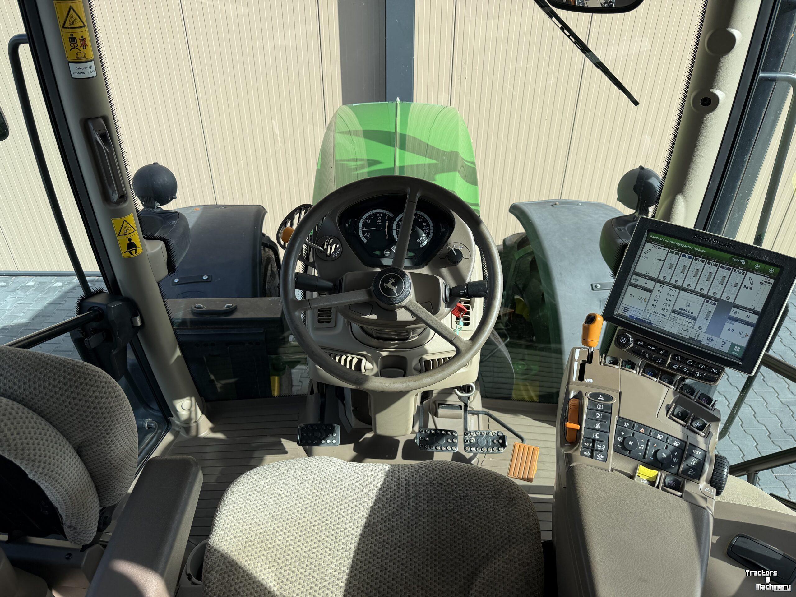 Tractor John Deere 6215R