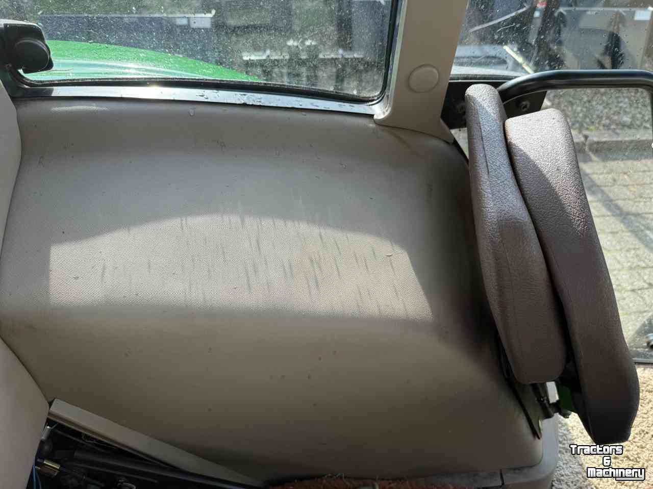 Tractor John Deere 6120 SE