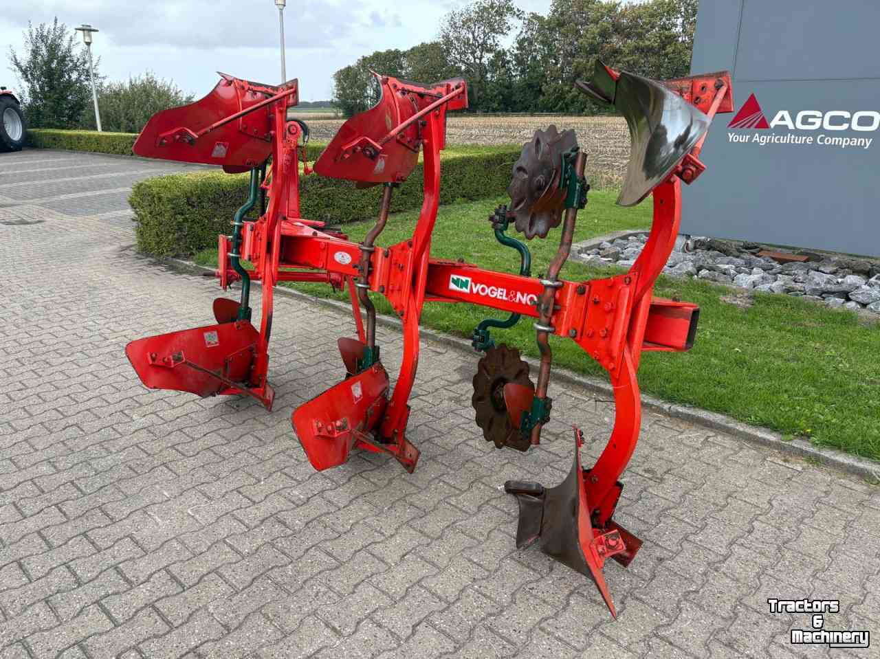 Ploughs Vogel & Noot 3S-MS950