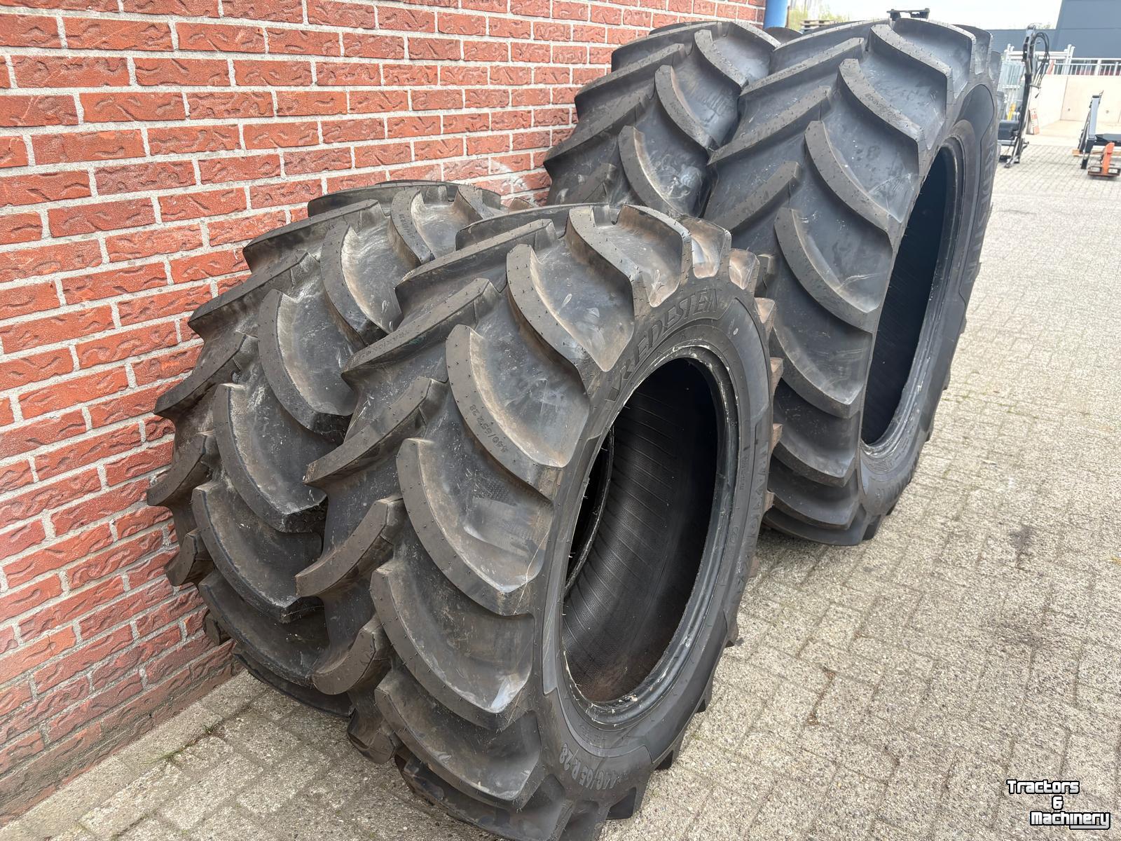 Wheels, Tyres, Rims & Dual spacers Vredestein 540/65R38 EN 440/65R28