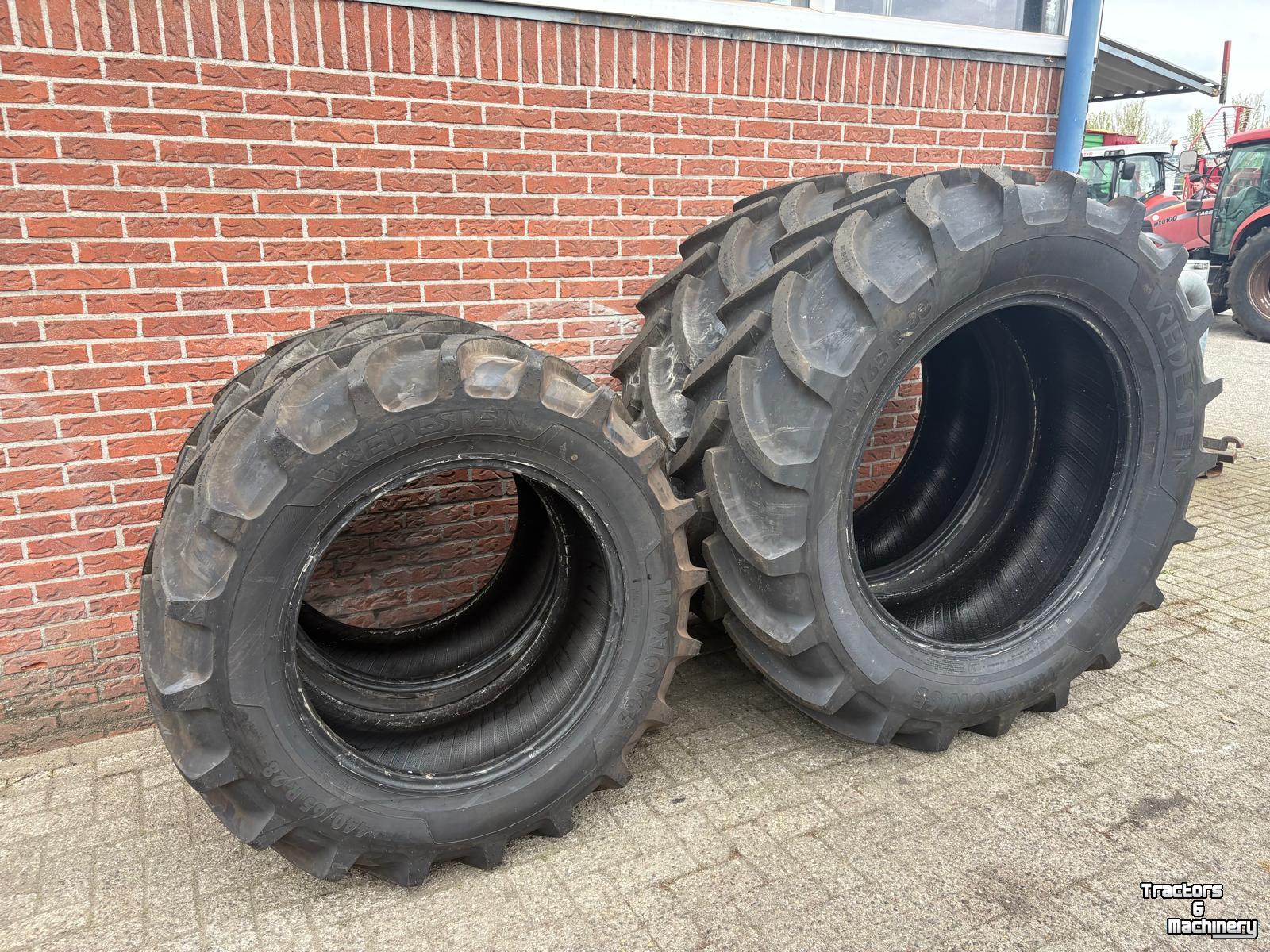 Wheels, Tyres, Rims & Dual spacers Vredestein 540/65R38 EN 440/65R28