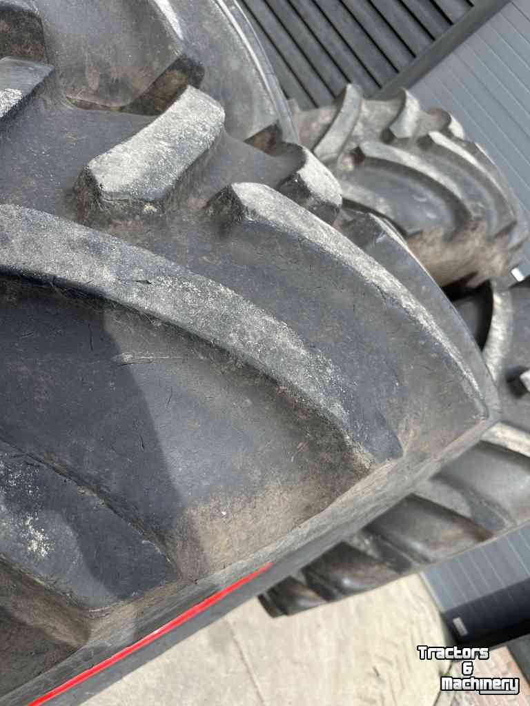 Wheels, Tyres, Rims & Dual spacers Vredestein 800/70R38 & 620/75R30