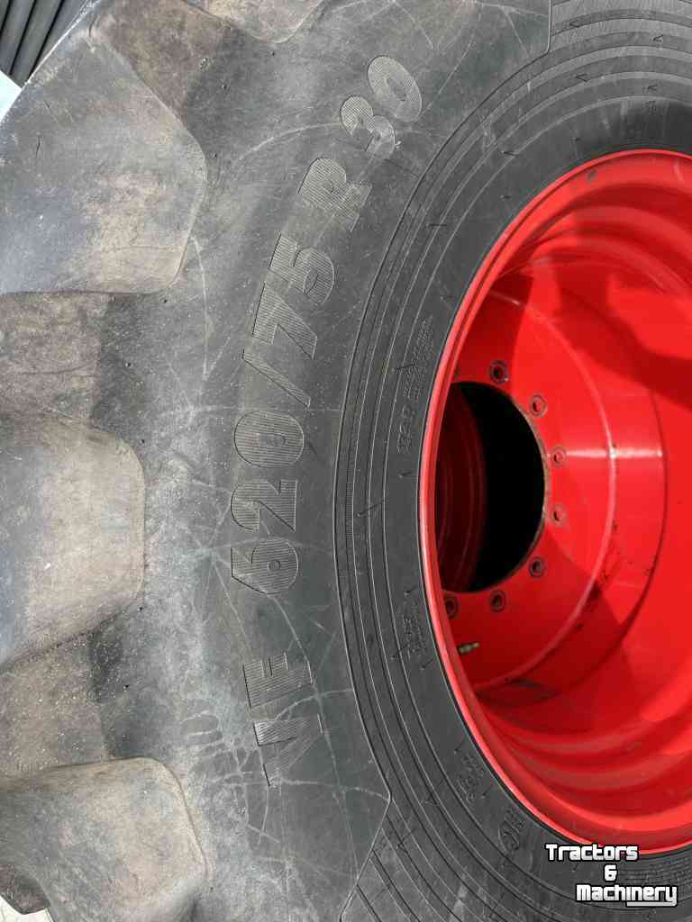 Wheels, Tyres, Rims & Dual spacers Vredestein 800/70R38 & 620/75R30