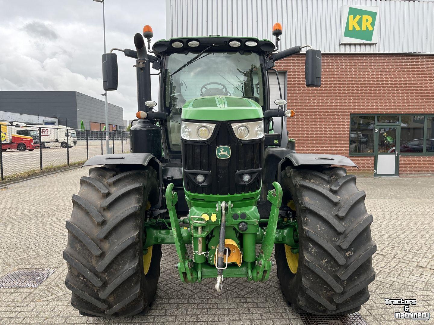 Tractor John Deere 6215R